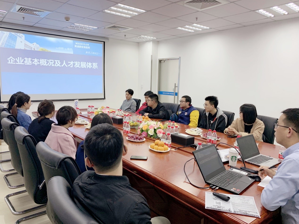 走进EBET易博，，，与学子共话生长