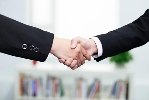 秉持着“专注立异，专心折务”的理念，EBET易博一直把每一个客户看成是公司的VIP