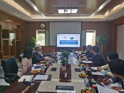 EBET易博首席执行官陈春麟博士，，，商务生长部副总裁蔡金娜博士等人热情接待了金能明书记一行。。。